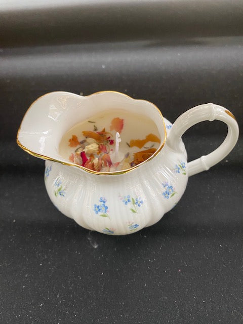 Lavender Keepsake – Forget-Me-Not Vintage Milk Jug Candle