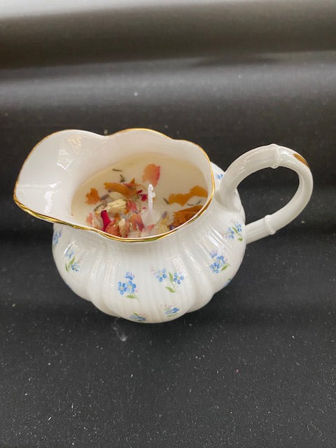 Lavender Keepsake – Forget-Me-Not Vintage Milk Jug Candle