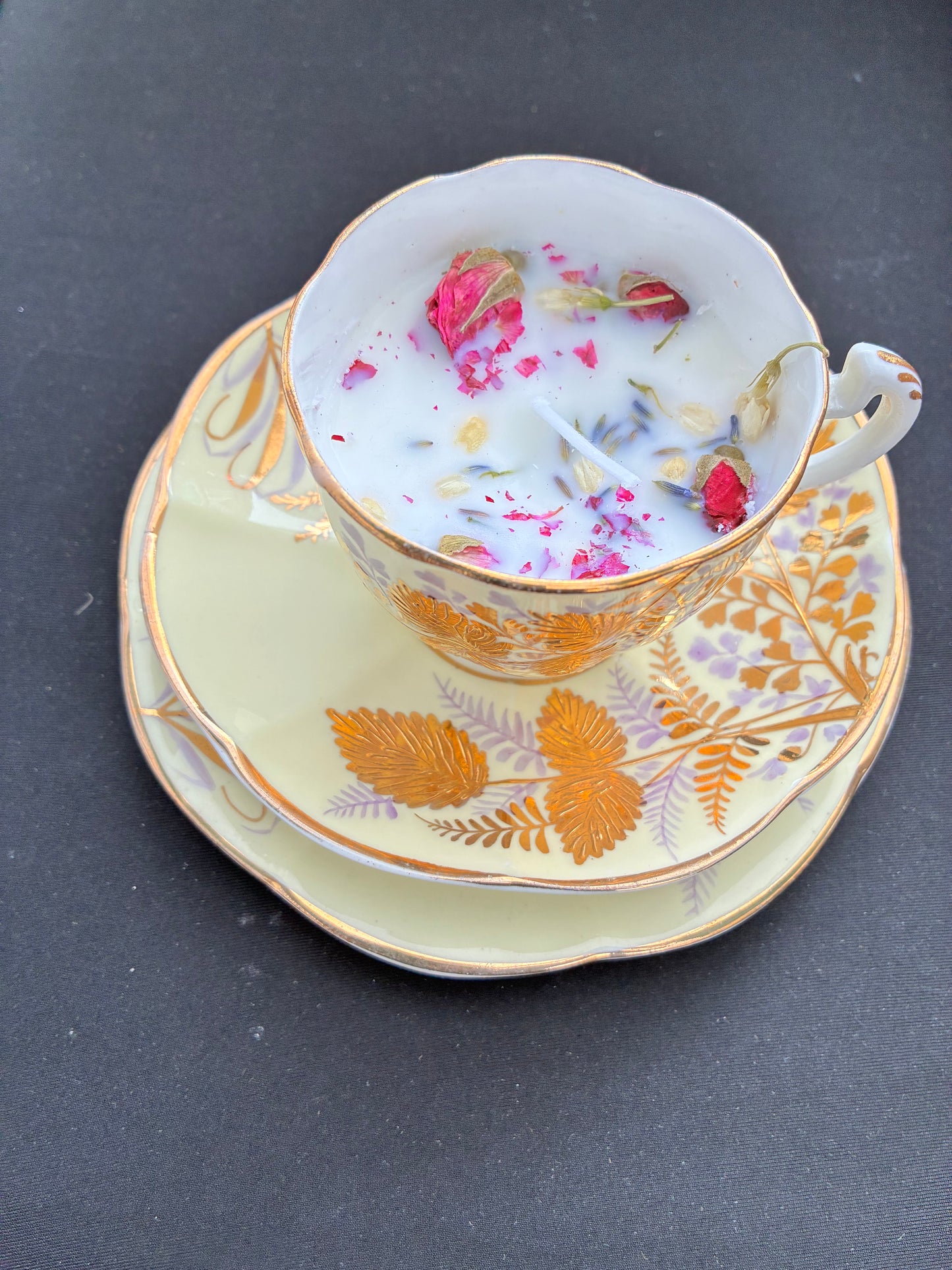Forget Me Not – Royal Oud Scented Trio Teacup Candle