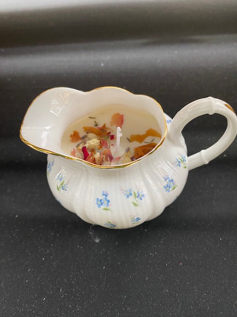 Lavender Keepsake – Forget-Me-Not Vintage Milk Jug Candle